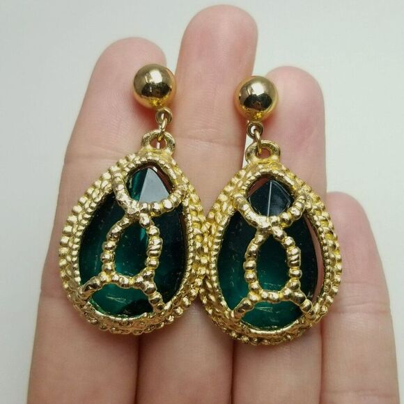 Vintage Large Green Rhinestone Drop Dangle Stud Earrings, Gold Tone Setting - Picture 2 of 6